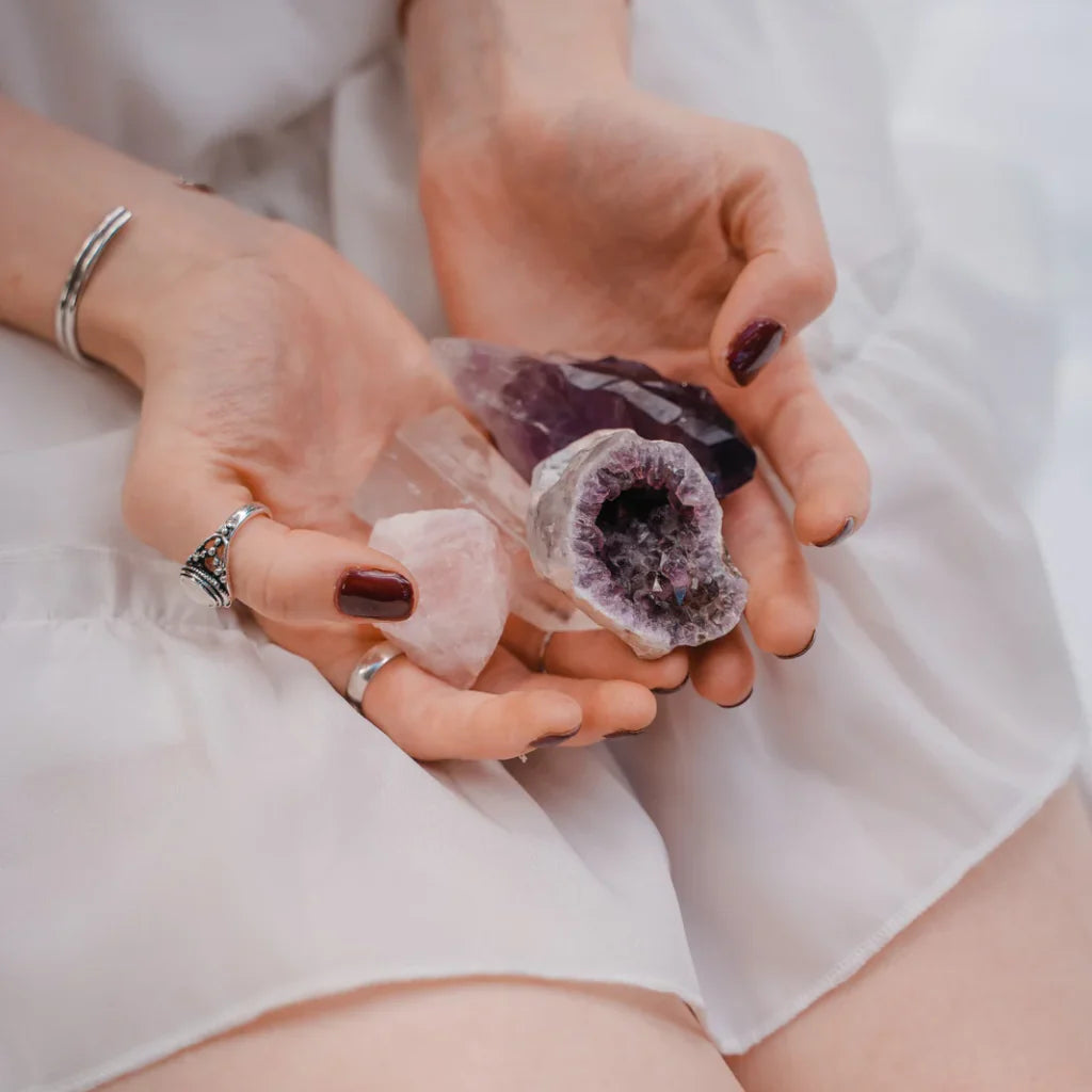 LES-BIENFAITS-DES-PIERRES-PRÉCIEUSES-ET-SEMI-PRÉCIEUSES YOGA SPIRIT