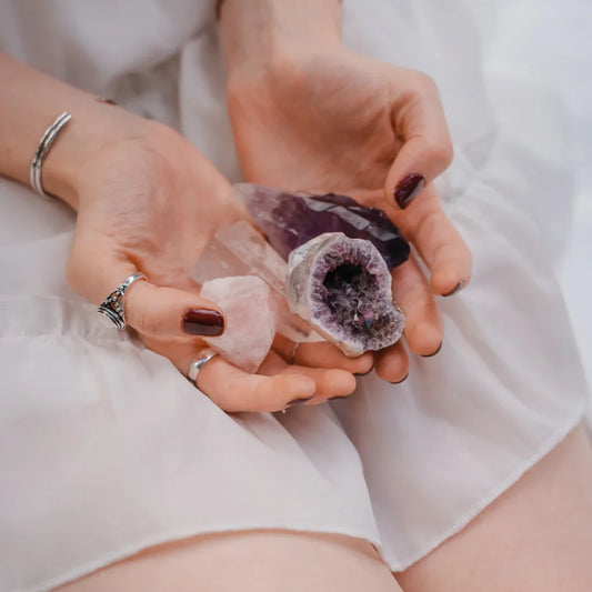 LES-BIENFAITS-DES-PIERRES-PRÉCIEUSES-ET-SEMI-PRÉCIEUSES YOGA SPIRIT