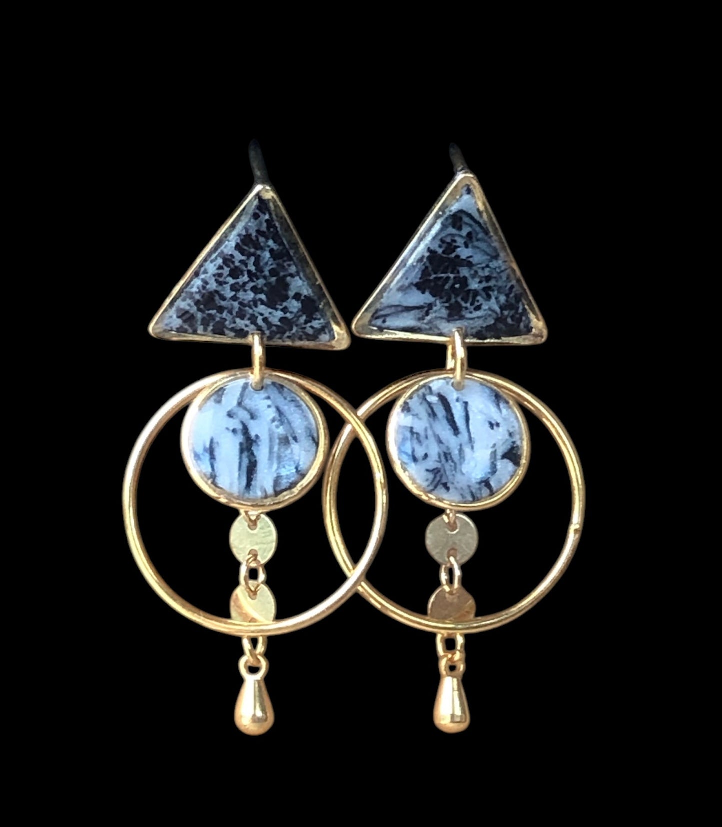 Boucles d’oreilles PROTECTION – triangle noir, marbre & goutte dorée #418