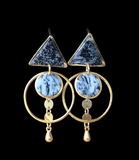 Boucles d’oreilles PROTECTION – triangle noir, marbre & goutte dorée #418