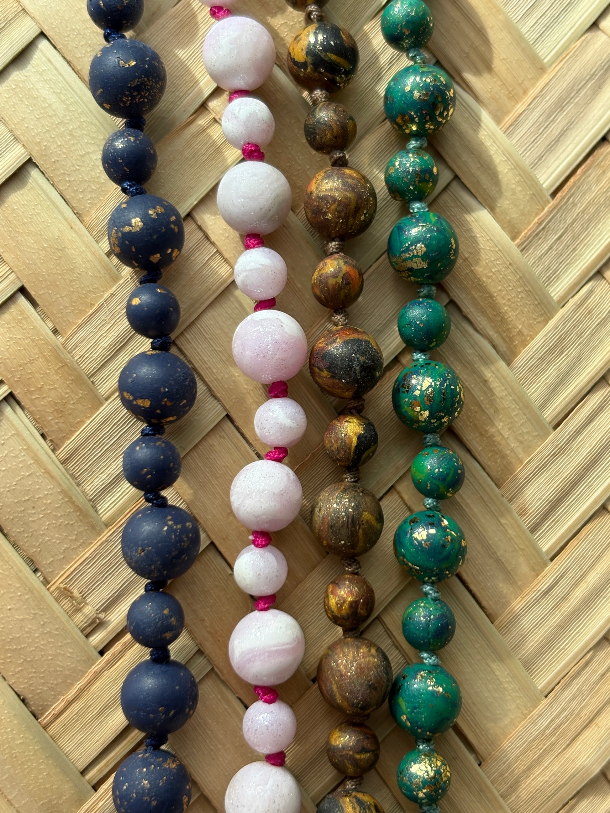 Mala SPIRIT – 108 perles en cire d’abeille et pendentif doré à l’or 24 carats - YOGA SPIRIT