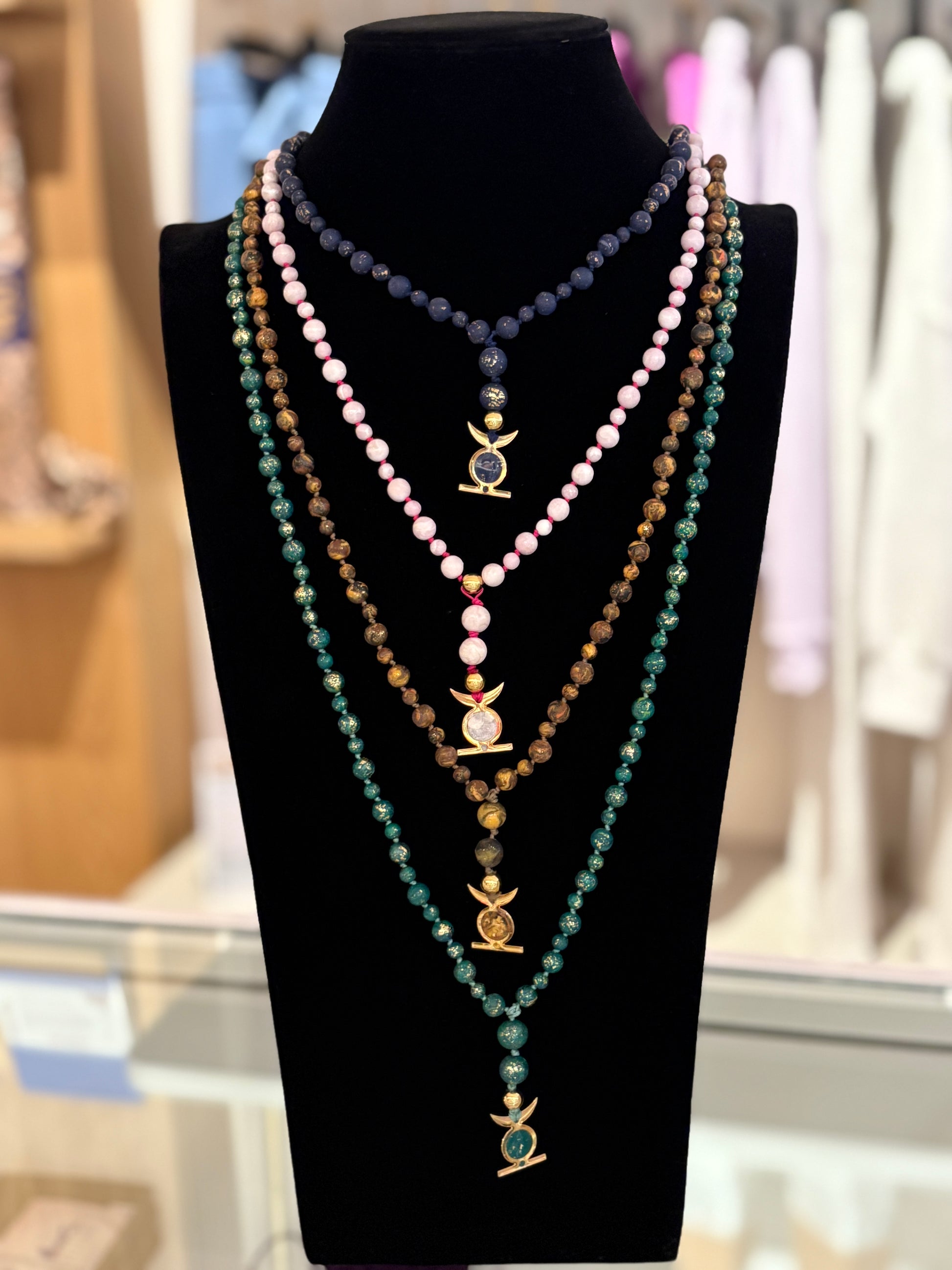 Mala SPIRIT – 108 perles en cire d’abeille et pendentif doré à l’or 24 carats - YOGA SPIRIT