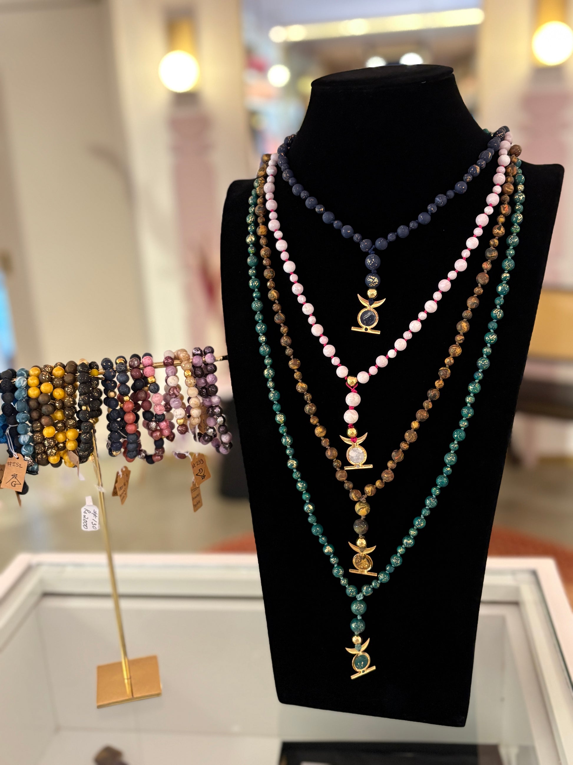 Mala SPIRIT – 108 perles en cire d’abeille et pendentif doré à l’or 24 carats - YOGA SPIRIT