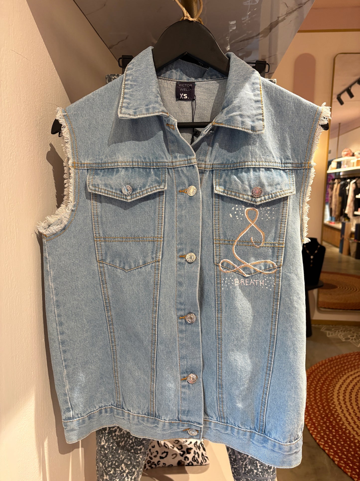 Veste en jean personnalisée – édition exclusive Yoga Spirit x Victor Weld