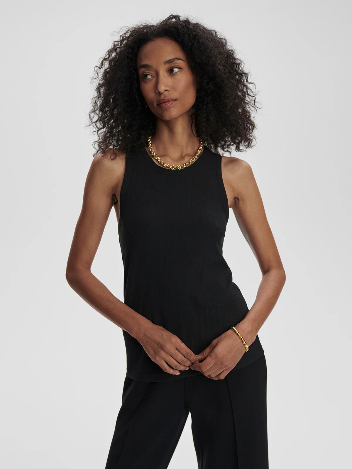 Débardeur de yoga TERRA noir – minimalisme et douceur au quotidien