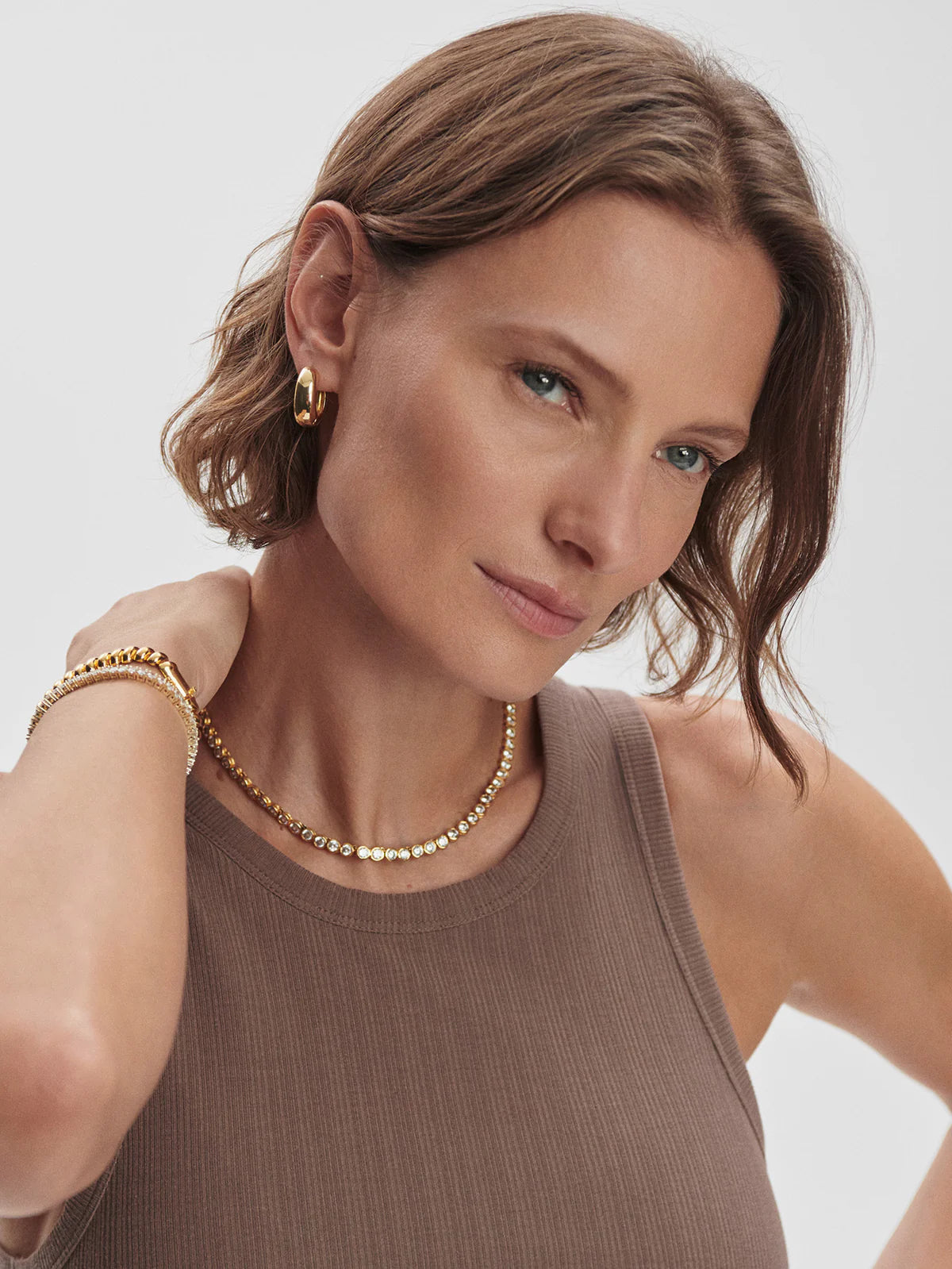 Débardeur de yoga TERRA taupe – douceur naturelle et liberté de mouvement