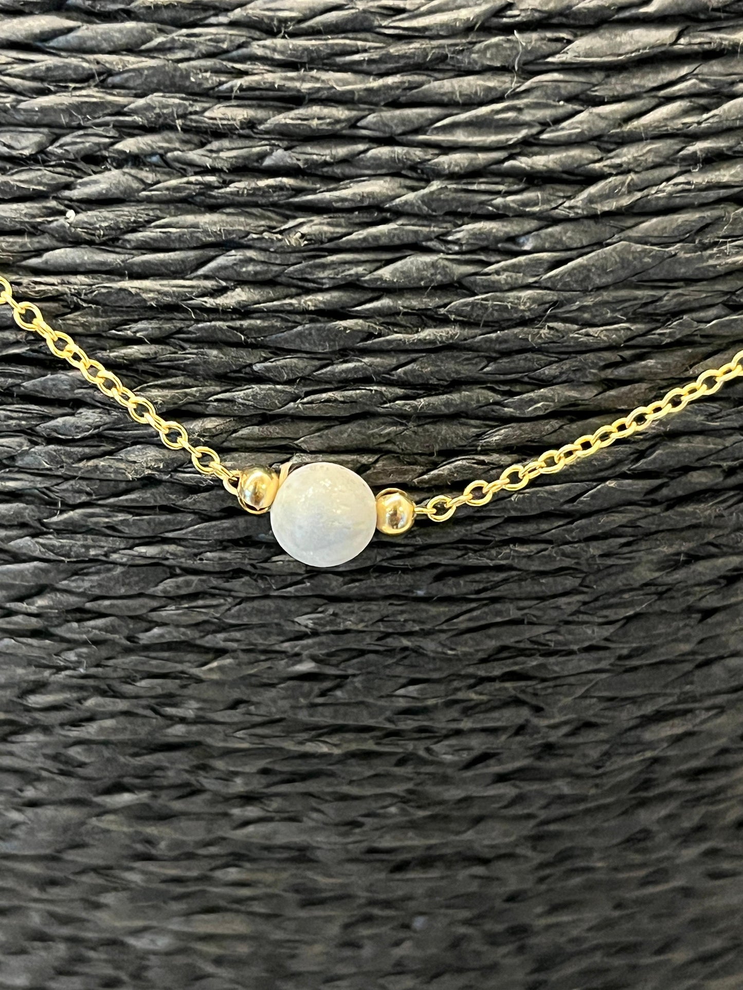 #108 Pureté - Collier perles et goutte dorée Augé