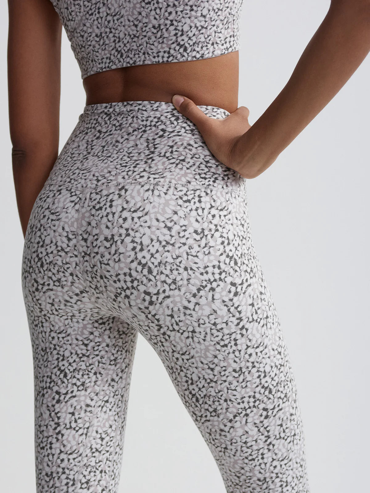 Legging de yoga IRENA Distorted Cheetah – taille haute et liberté de mouvement