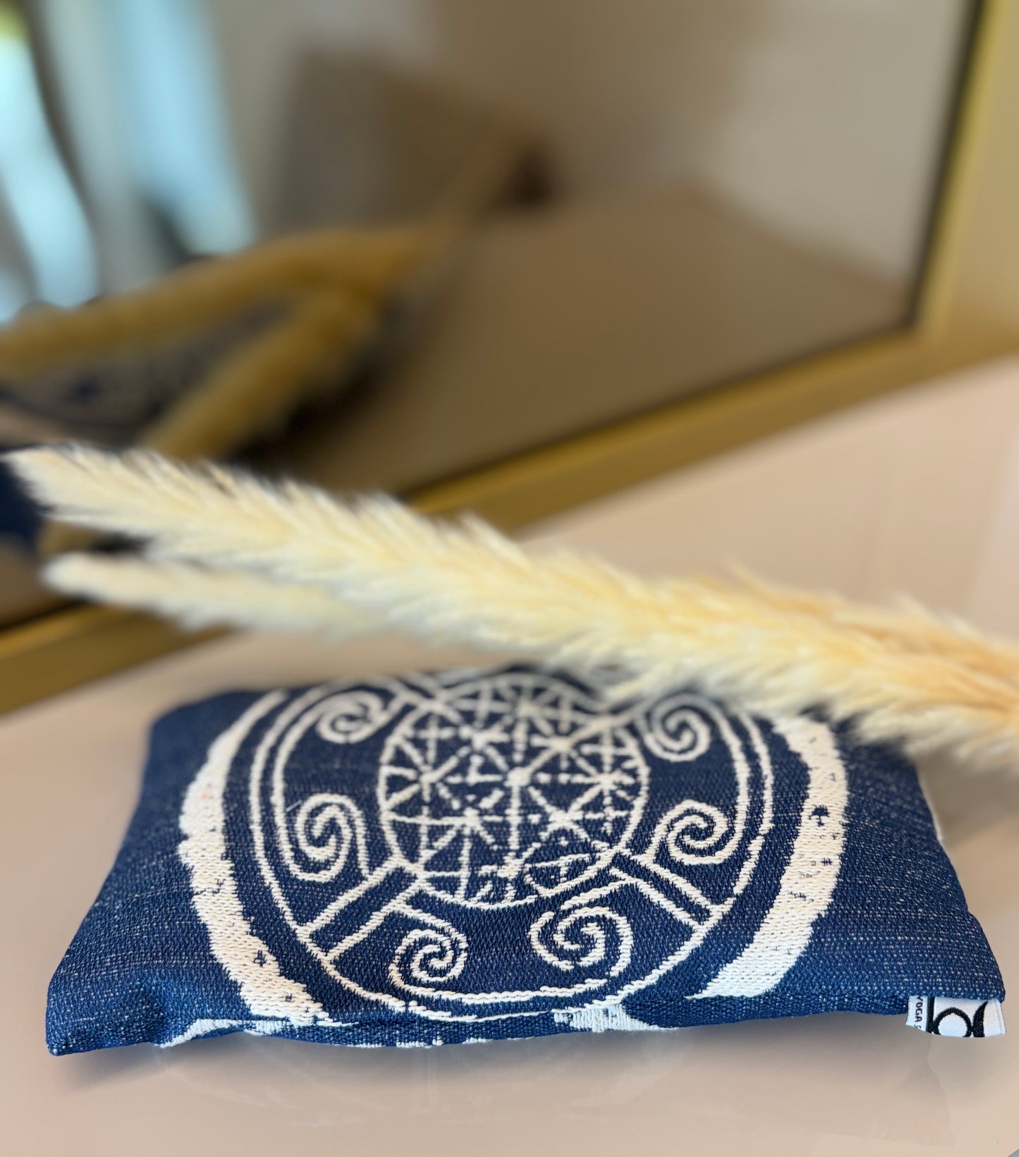 Eye pillow and essential oil box set SACRED ESCAPE